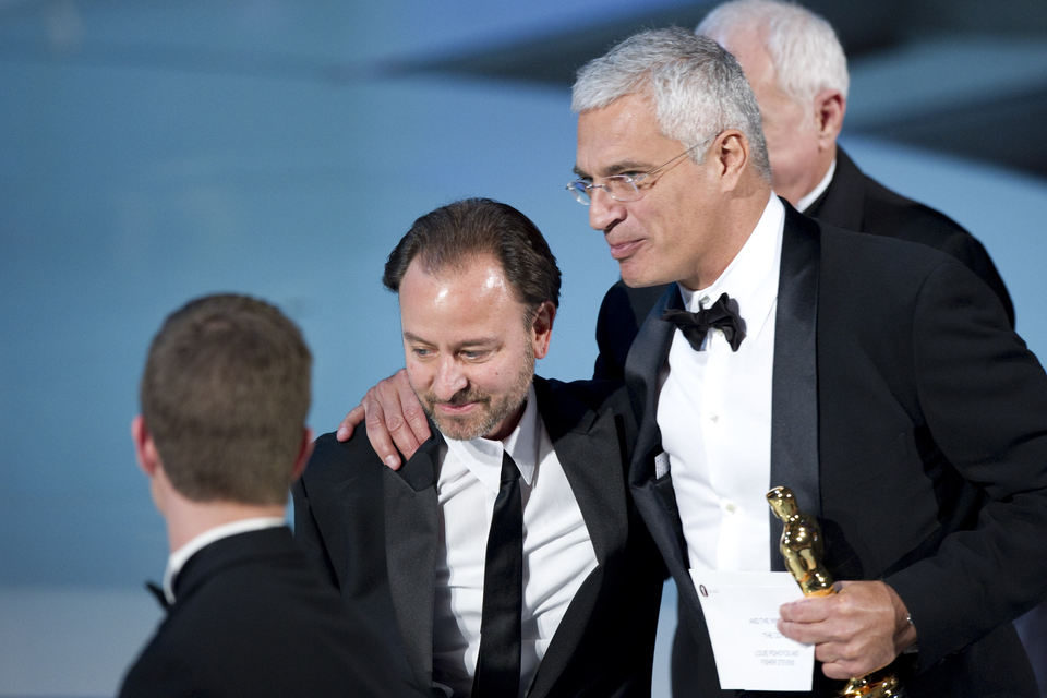 Fischer Stevens y Louie Psihoyos con su Oscar