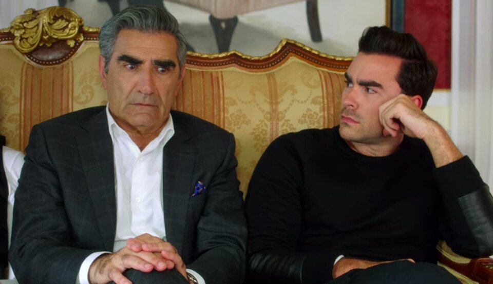 Eugene y Dan Levy en 'Schitt's Creek'