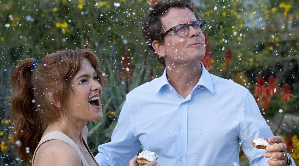 Isla Fisher y Greg Kinnear en 'Un regalo para papá y mamá'