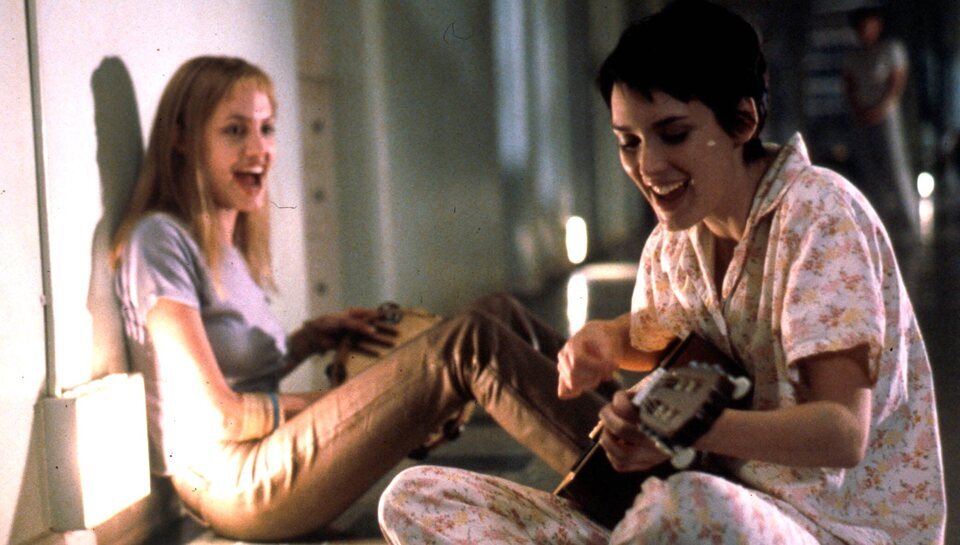 Angelina Jolie y Winona Ryder en 'Inocencia interrumpida'