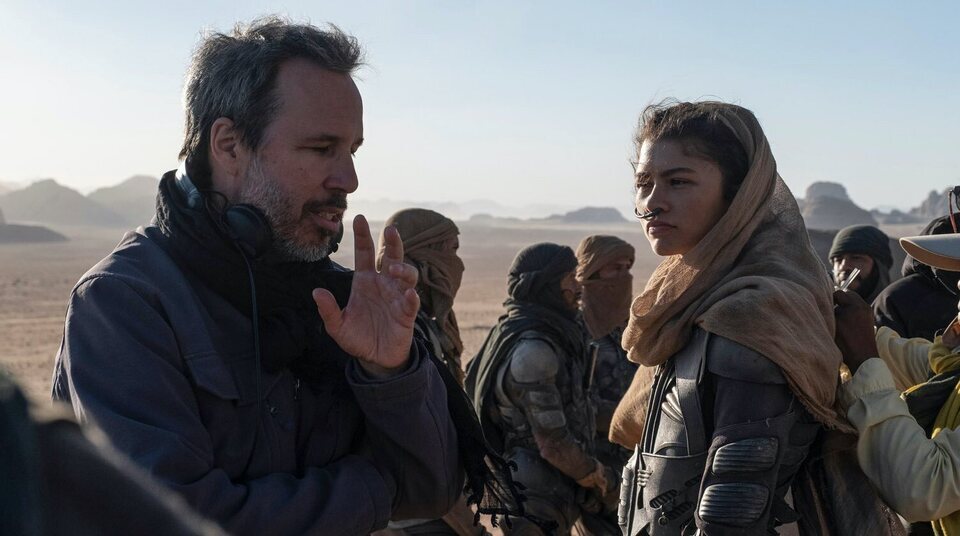 Denis Villeneuve y Zendaya en el rodaje de 'Dune: Parte Dos'