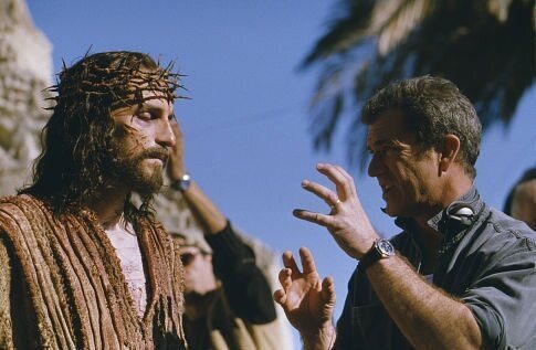 Jim Caviezel y Mel Gibson en el set de 'La pasión de Cristo'