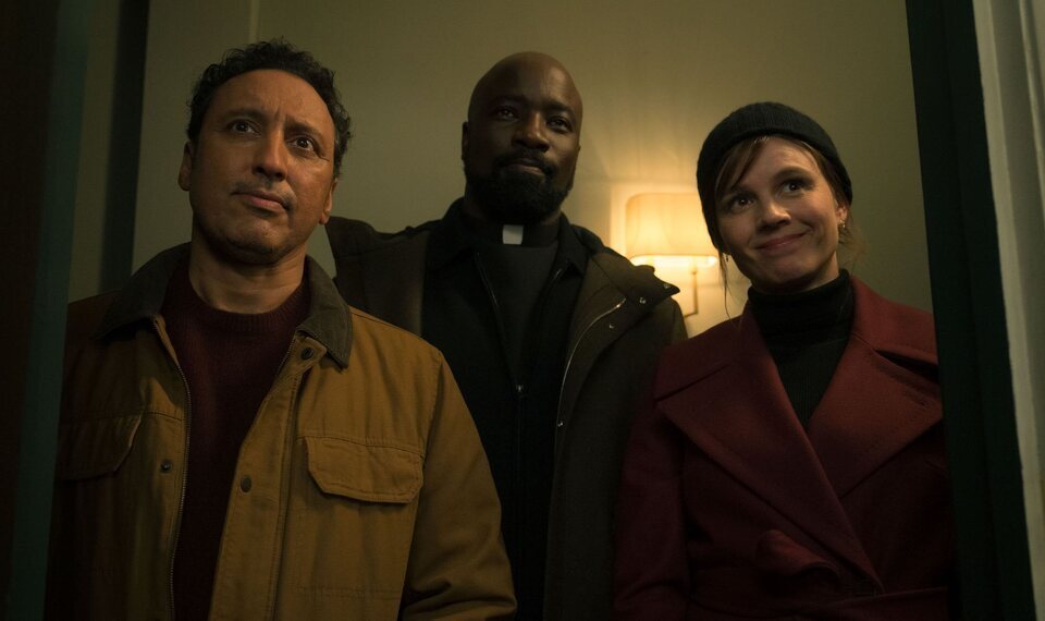 Aasif Mandvi, Mike Colter y Katja Herbers en la cuarta temporada de 'Evil'