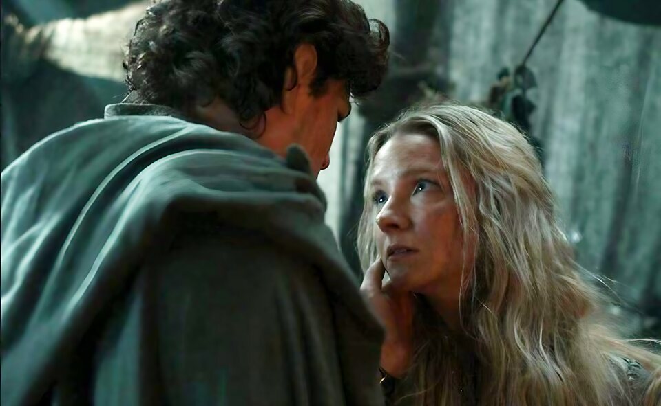 La polémica escena entre Elrond (Robert Aramayo) y Galadriel (Morfydd Clark) en 'Los Anillos de Poder'