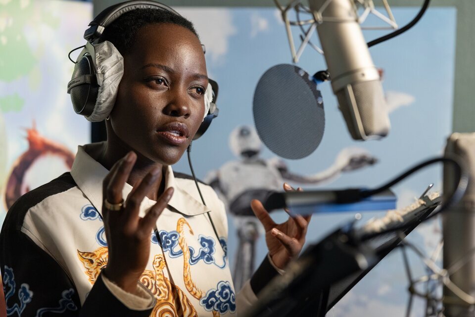 Lupita Nyong'o en el estudio de grabación