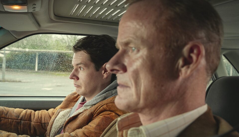 Connor Swindells y Alistair Petrie en 'Sex Education'