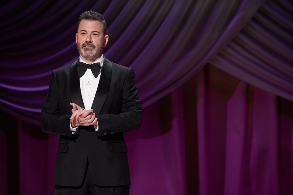 Jimmy Kimmel presentando los Oscars 2024