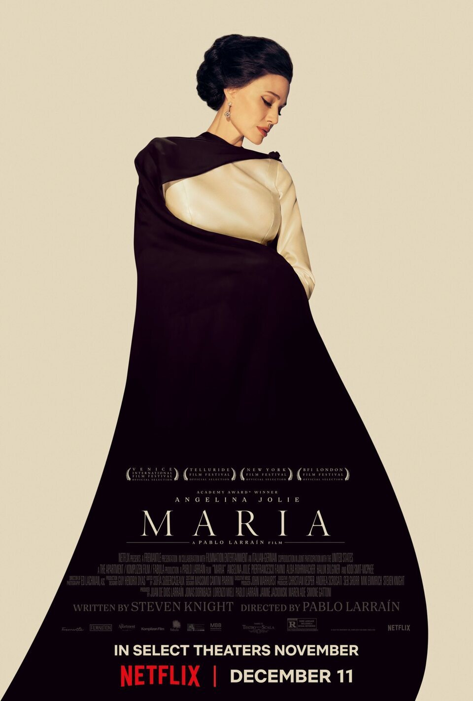 Primer póster oficial de 'María Callas', protagonizada por Angelina Jolie