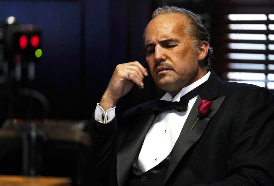 Billy Zane como Marlon Brando como Vito Corleone