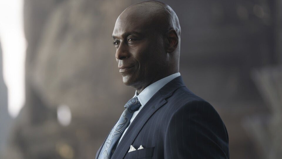 Lance Reddick como Zeus en 'Percy Jackson y los dioses del Olimpo'