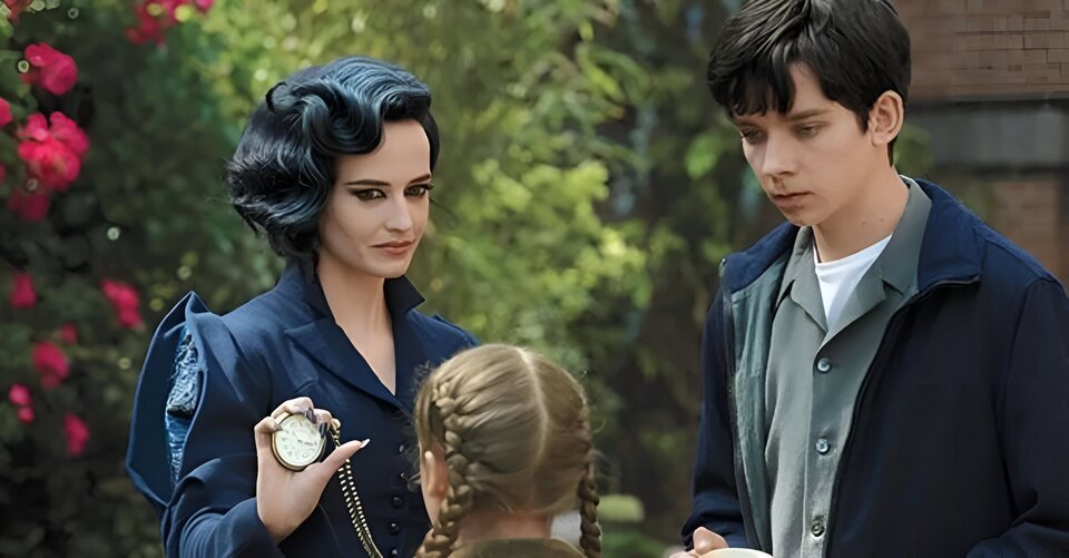 Eva Green y Asa Butterfield en la película