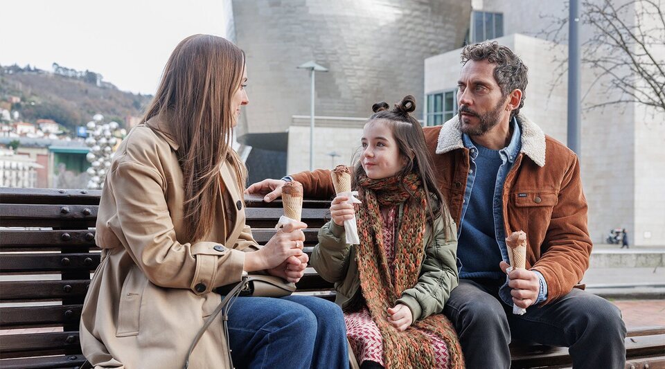 Silvia Alonso, Maia Zaitegi y Paco León protagonizan la comedia 'Sin instrucciones'