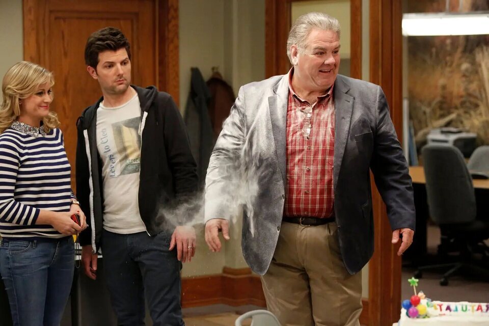 Jim O'Heir (derecha)