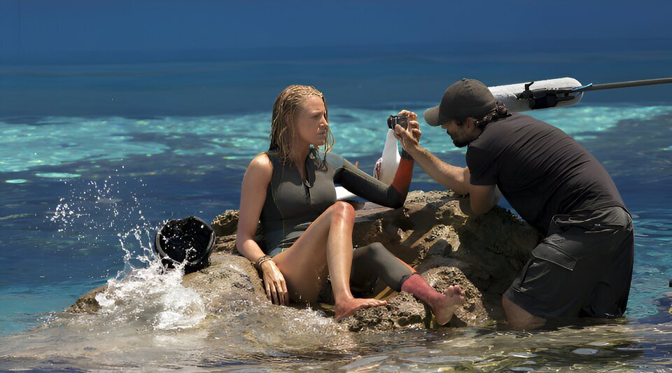 Lively y Collet-Serra en el set de la película