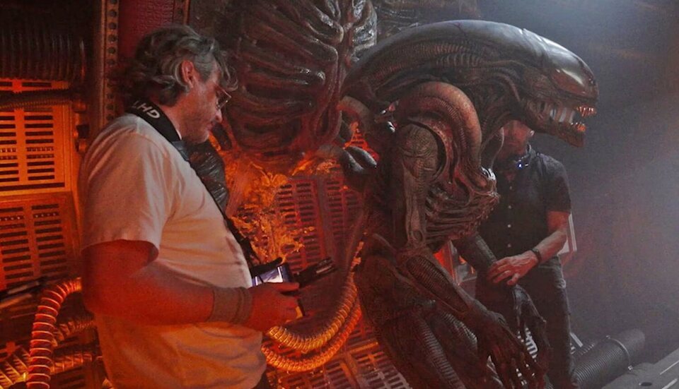 Fede Álvarez en el rodaje de 'Alien: Romulus'