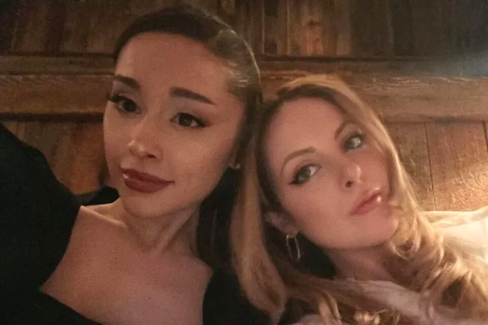 Ariana Grande y Elizabeth Gillies