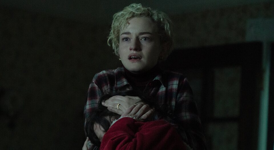 Julia Garner 