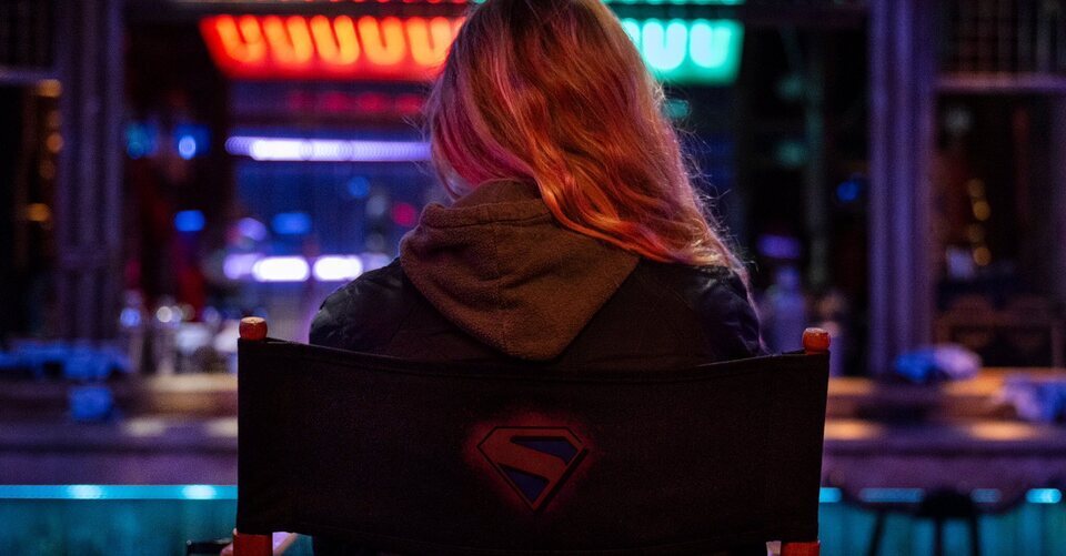 Milly Alcock en el set de 'Supergirl: La mujer del mañana'