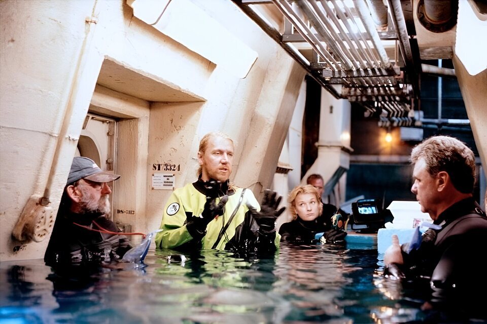 Renny Harlin y el equipo de 'Deep Blue Sea' en pleno rodaje