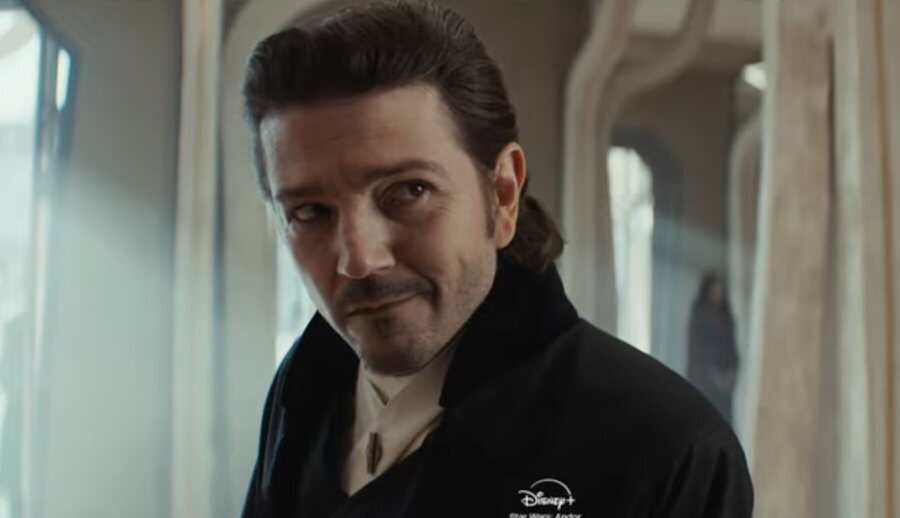 Una imagen mucho más formal del Capitán Cassian Andor en este nuevo vistazo de la segunda temporada