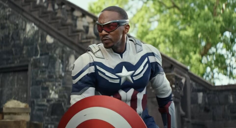 Sam Wilson heredó el escudo de Steve Rogers en 'Falcon y el Soldado de Invierno'