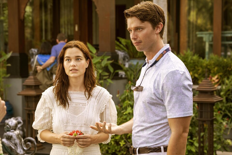 Sarah Catherine Hook y Patrick Schwarzenegger en la tercera temporada de 'The White Lotus'