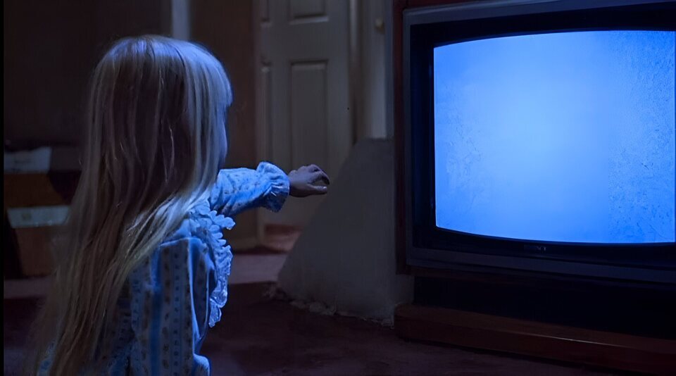 La pequeña Heather O'Rourke abre la escena inicial de 'Poltergeist'