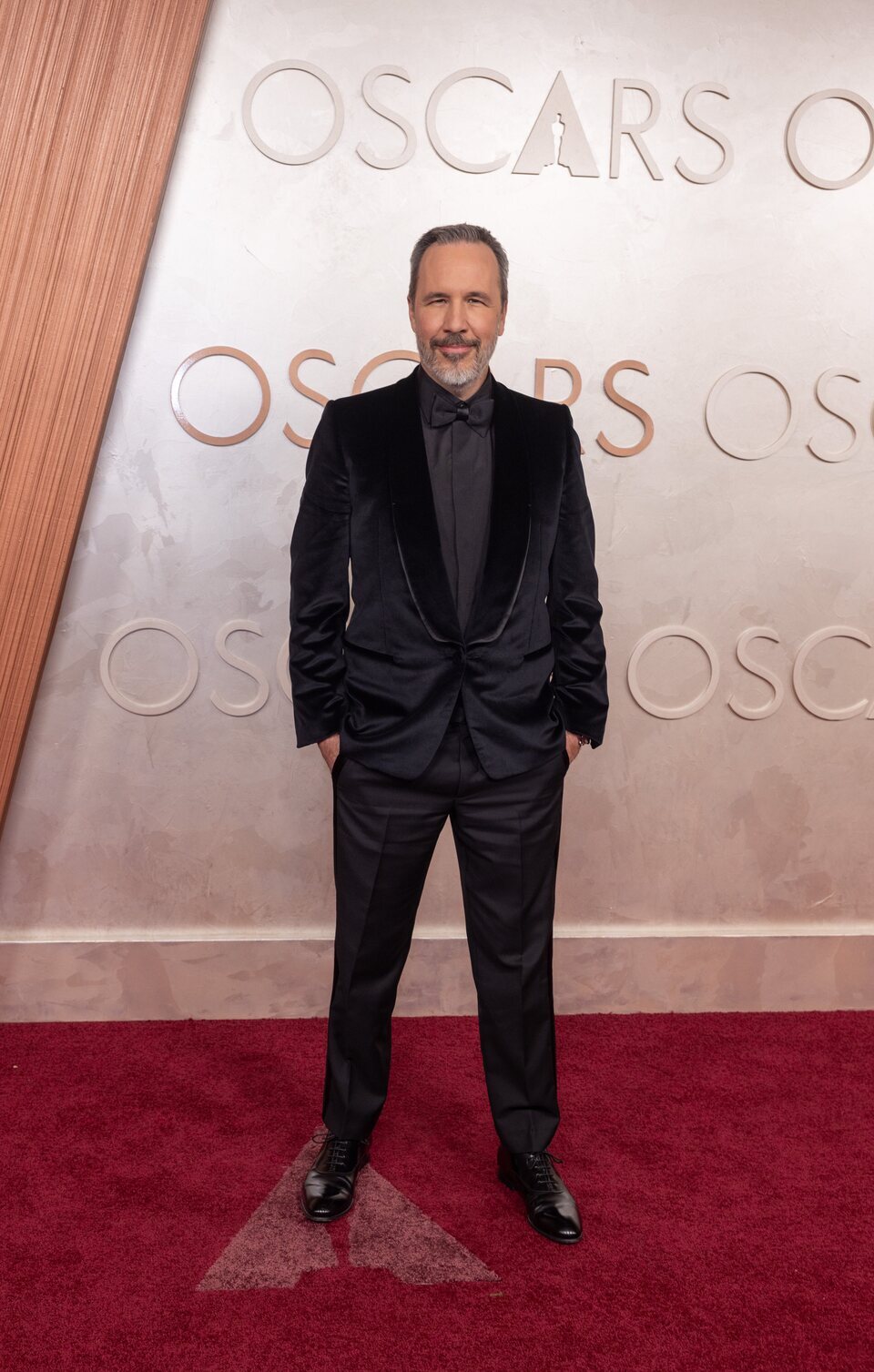 Denis Villeneuve en la alfombra roja de los Oscar 2025