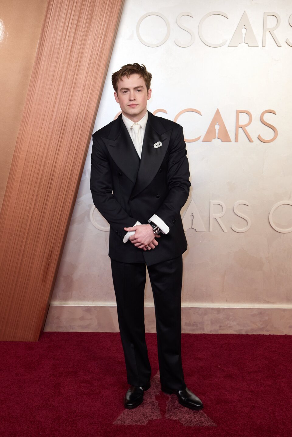  Kit Connor en la alfombra roja de los Oscar 2025