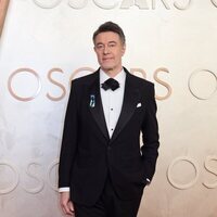 Peter Straughan en la alfombra roja de los Oscar 2025