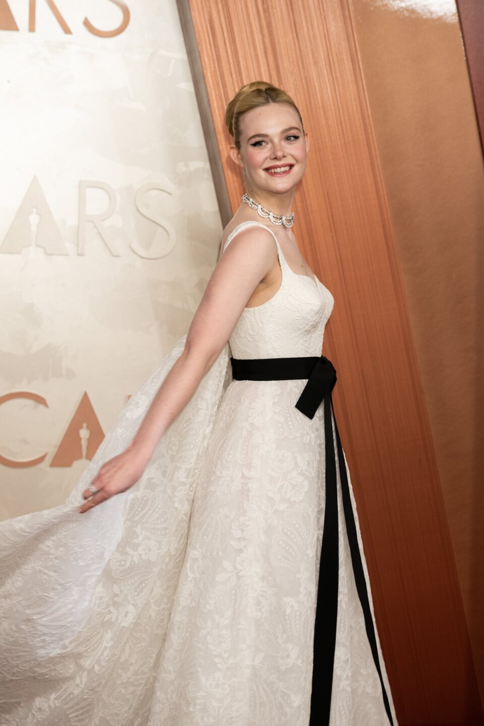 Elle Fanning en la alfombra roja de los Oscar 2025