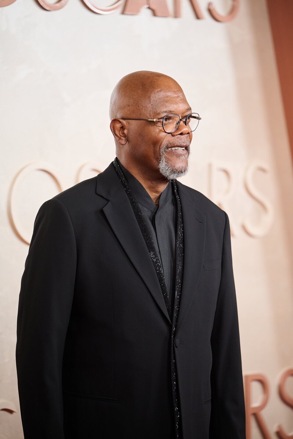 Samuel L. Jackson en la alfombra roja de los Oscar 2025