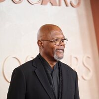 Samuel L. Jackson en la alfombra roja de los Oscar 2025