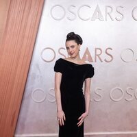 Margaret Qualley en la alfombra roja de los Oscar 2025