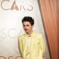  Timothée Chalamet en la alfombra roja de los Oscar 2025