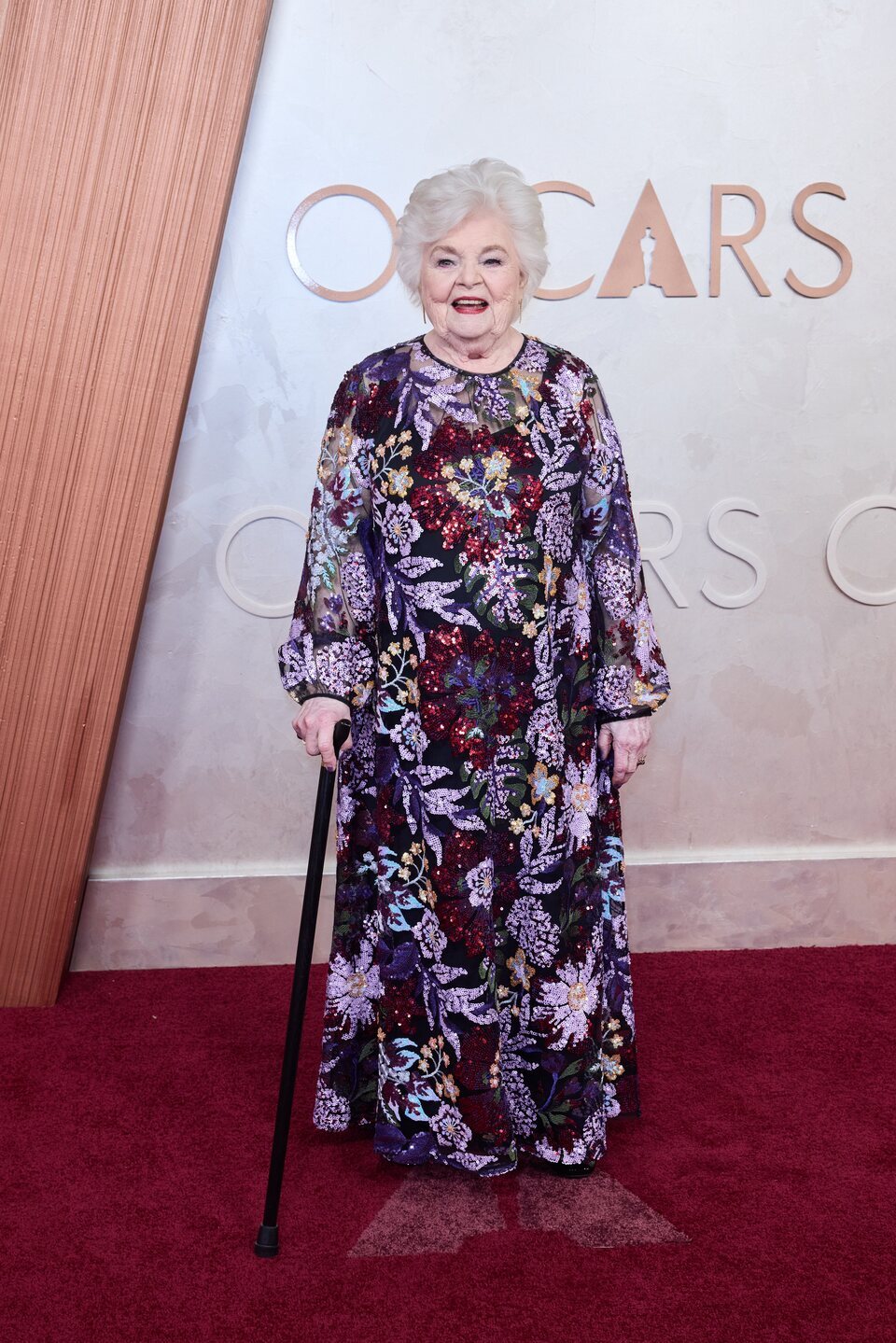 June Squibb en la alfombra roja de los Oscar 2025