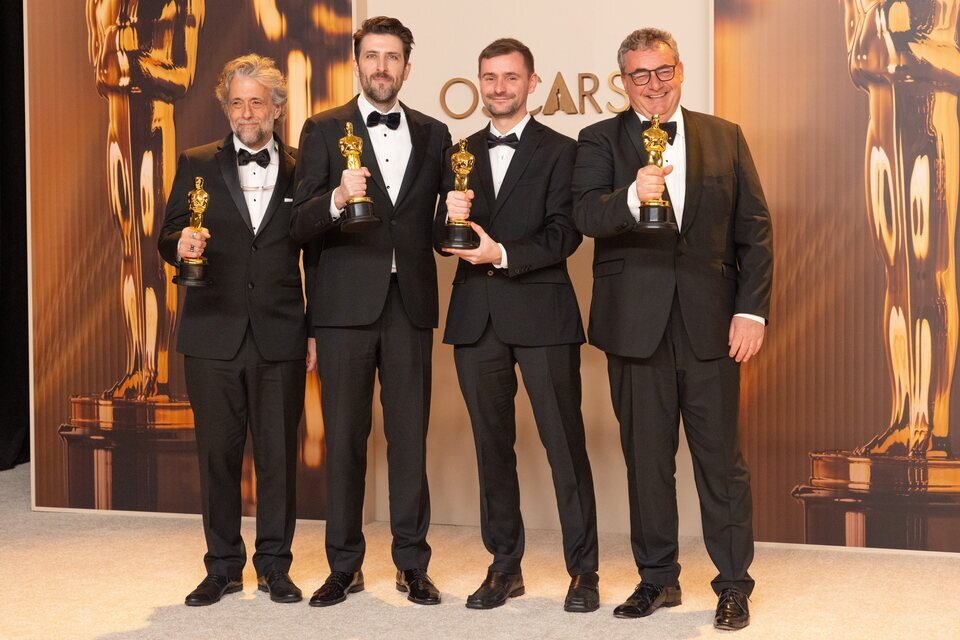 Paul Lambert, Stephen James, Rhys Salcombe y Gerd Nefzer posan con los Oscars