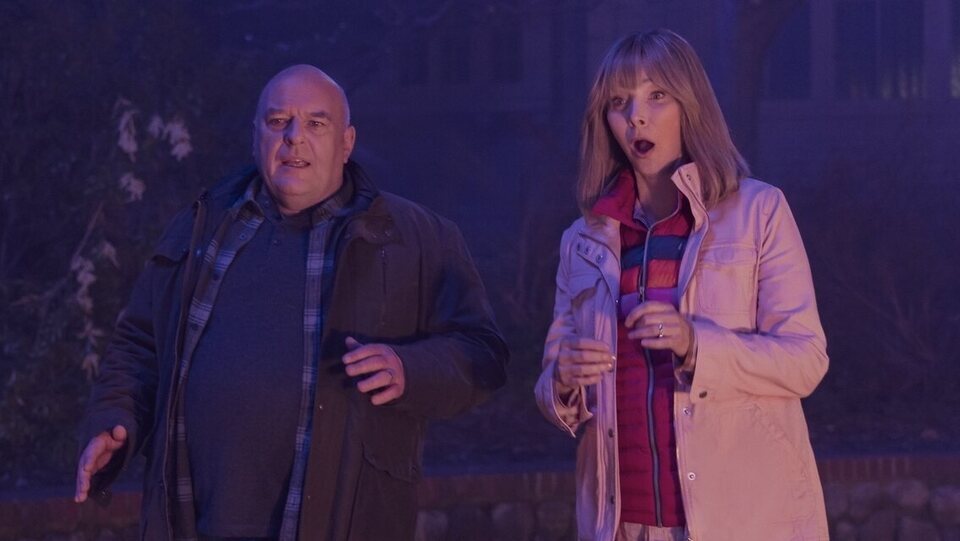 Dean Norris y Lisa Kudrow, leyendas al servicio de la comedia y el terror