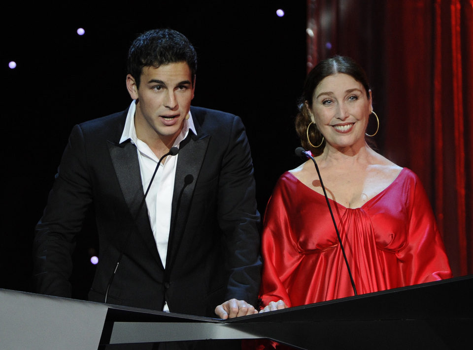 Mario Casas y Veronica Forqué presentan un Goya