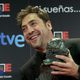 Javier Bardem posa sonriente con su Goya