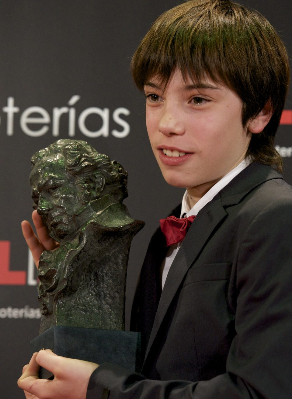 Francesc Colomer posa orgulloso con su primer Goya