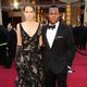 Geoffrey Fletcher y Cody Horn en la alfombra roja de los Oscar 2011