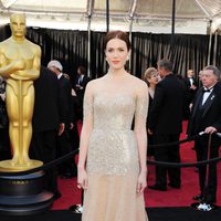 Mandy Moore en la alfombra roja de los Oscar 2011