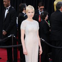 Michelle Williams en la alfombra roja de los Oscar 2011