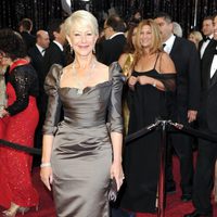 Helen Mirren posa en los Oscar 2011