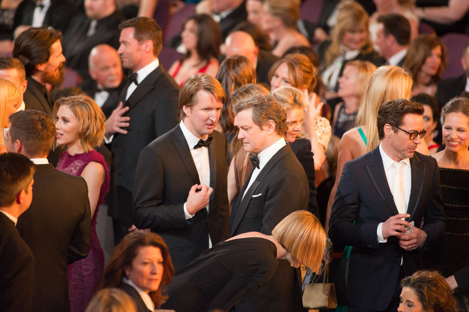 Tom Hooper y Colin Firth charlan en los Oscar 2011