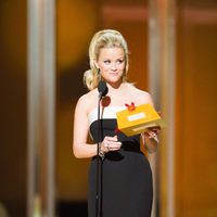 Reese Witherspoon presenta en los Oscar 2011