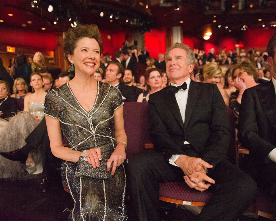 Annette Bening y Warren Beatty en la gala de los Oscar 2011