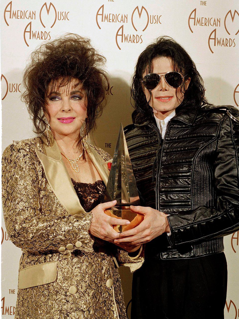 Liz Taylor con Michael Jackson en los AMA