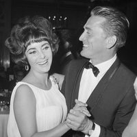 Elizabeth Taylor con Kirk Douglas